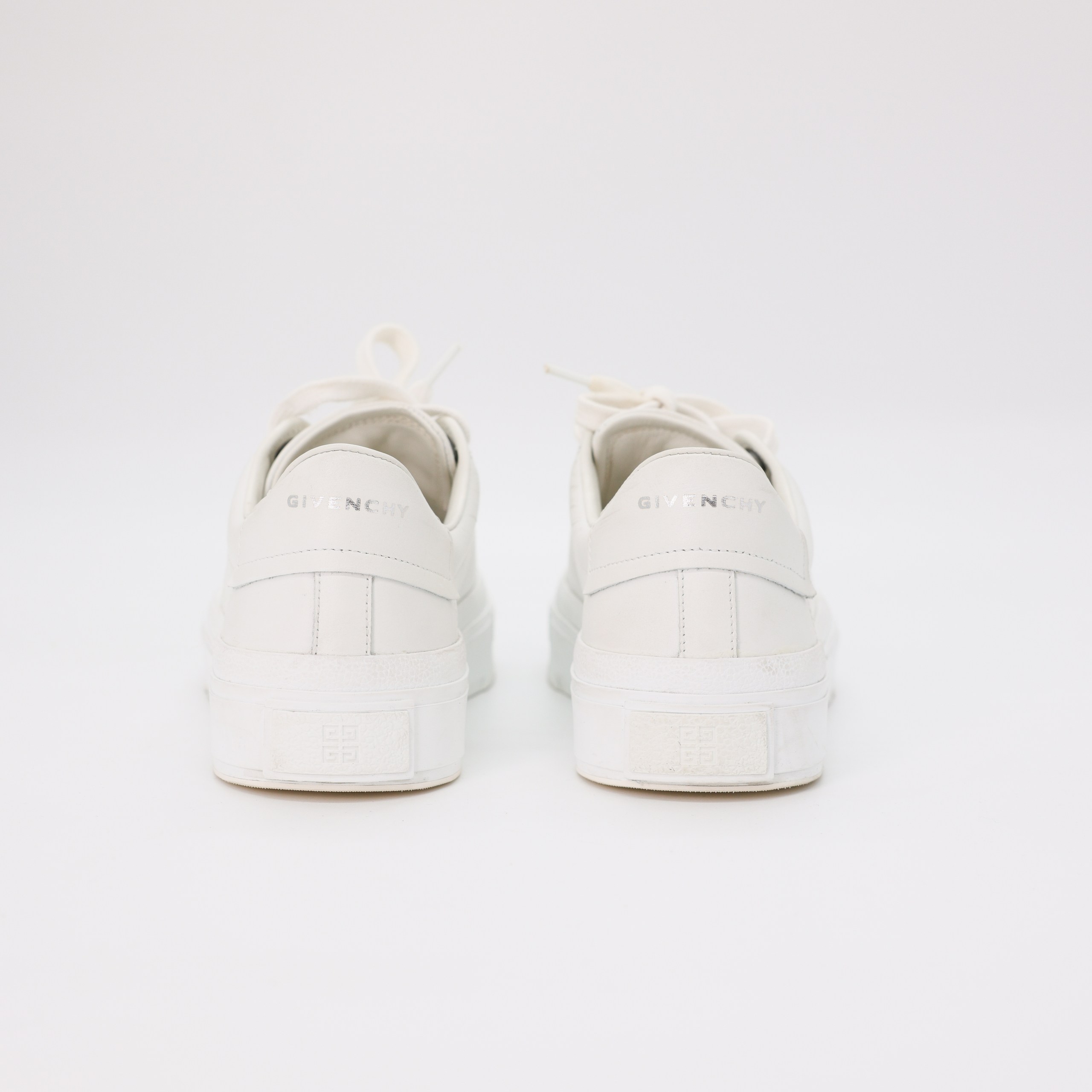 GIVENCHY