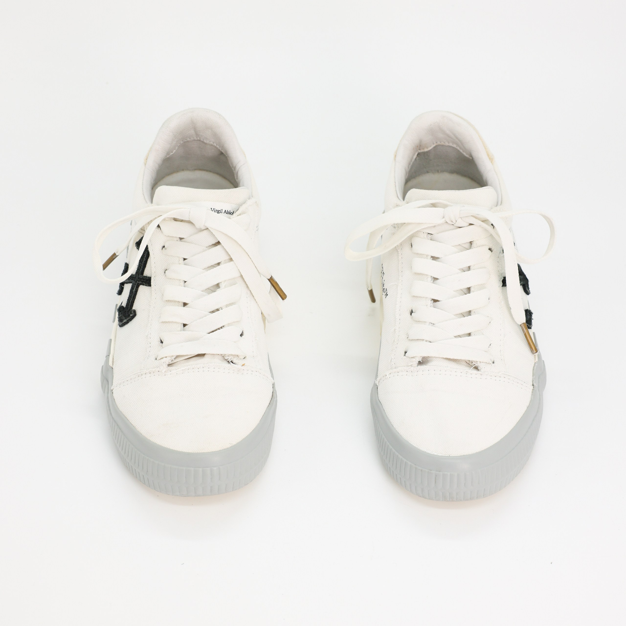 OFF-WHITE
