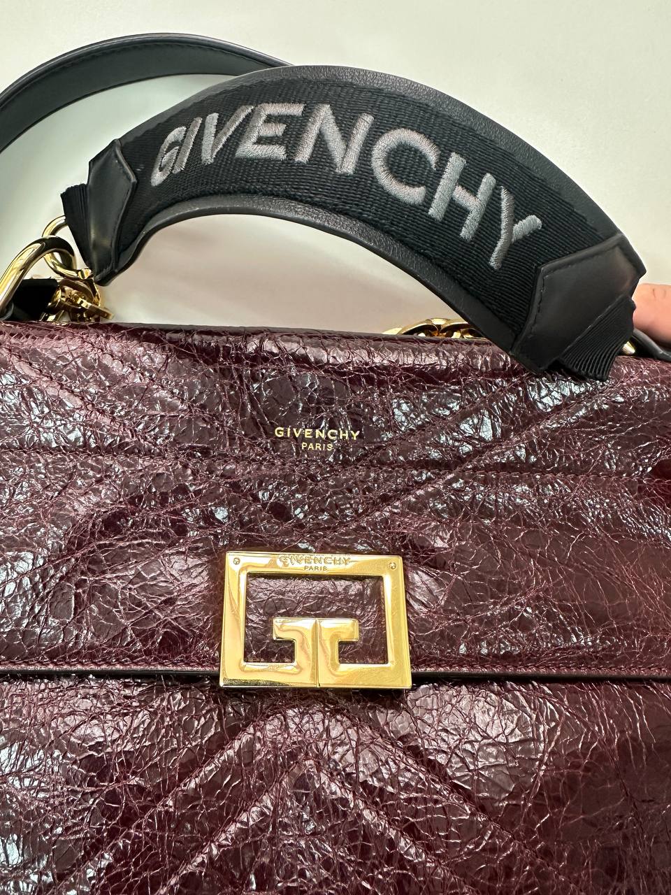 GIVENCHY