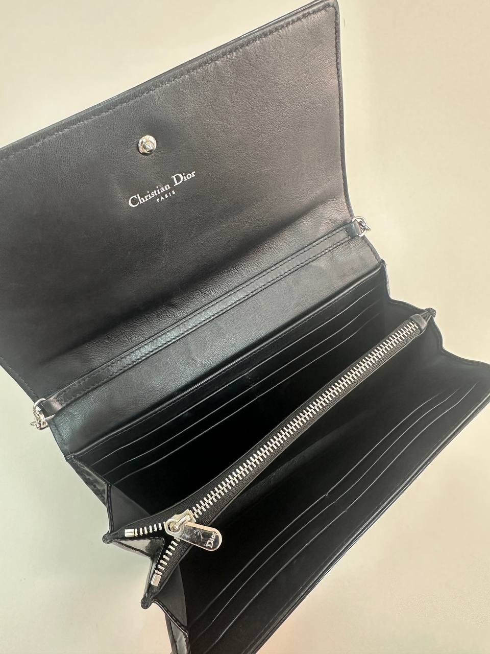 CHRISTIAN DIOR