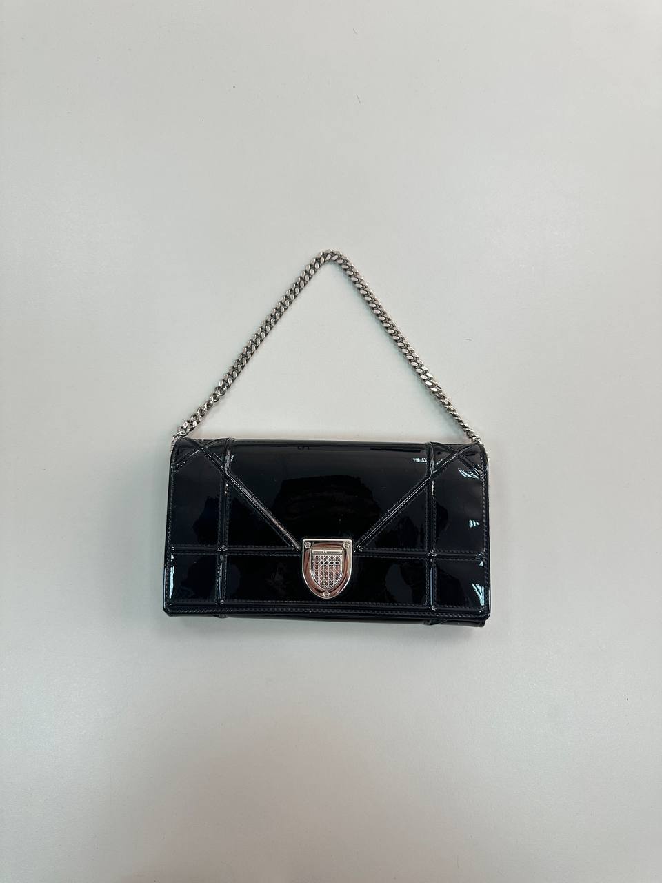 CHRISTIAN DIOR