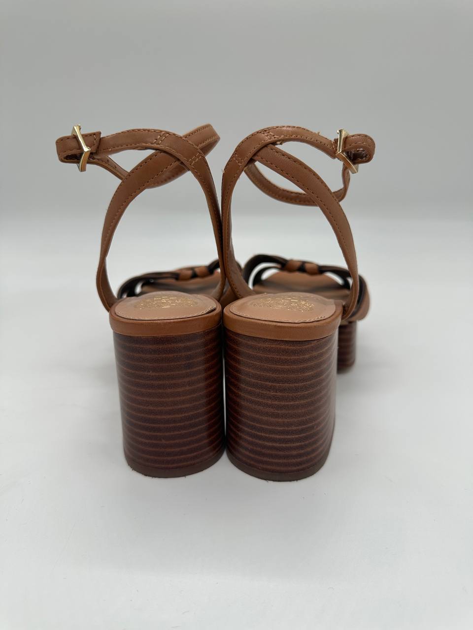 VINCE CAMUTO