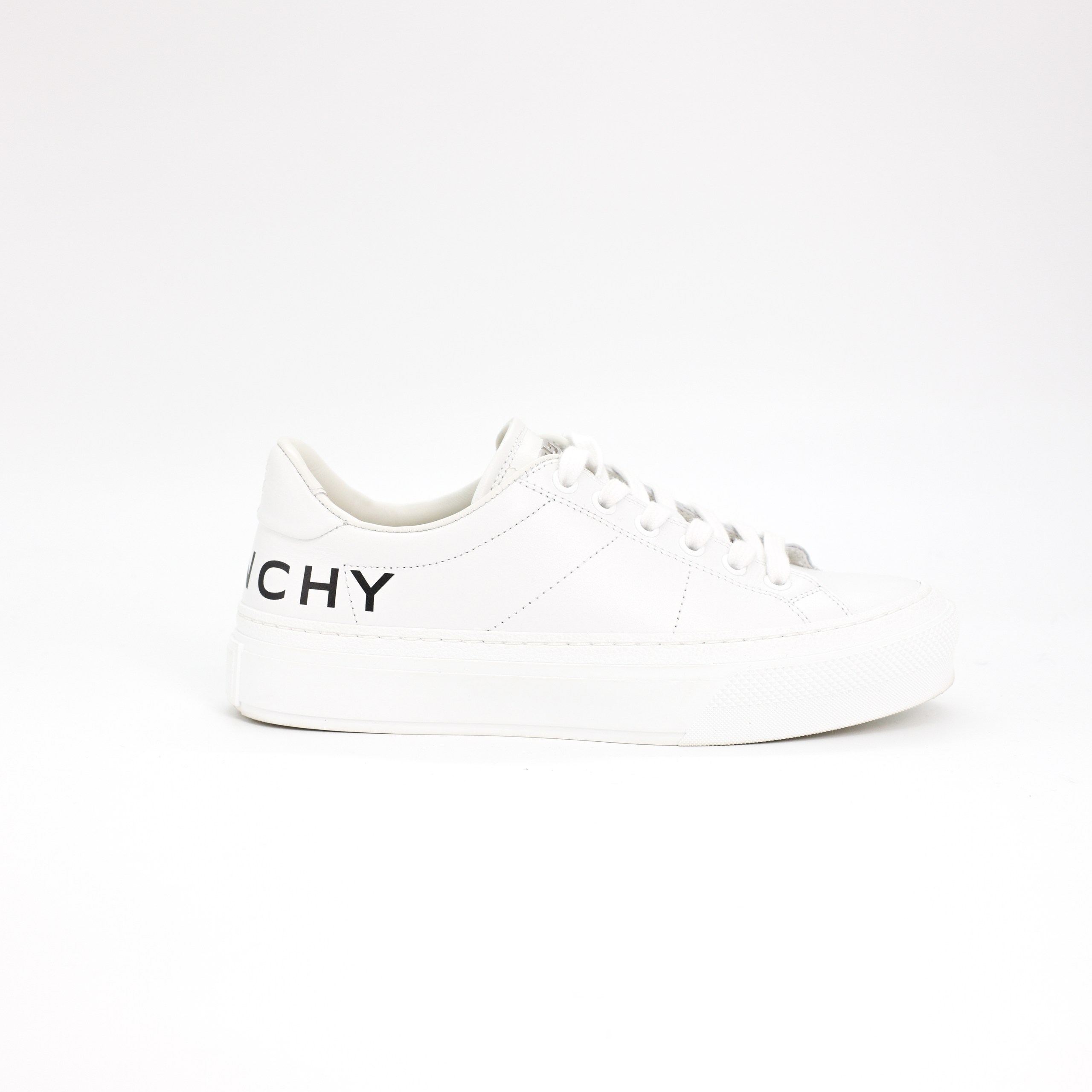 GIVENCHY