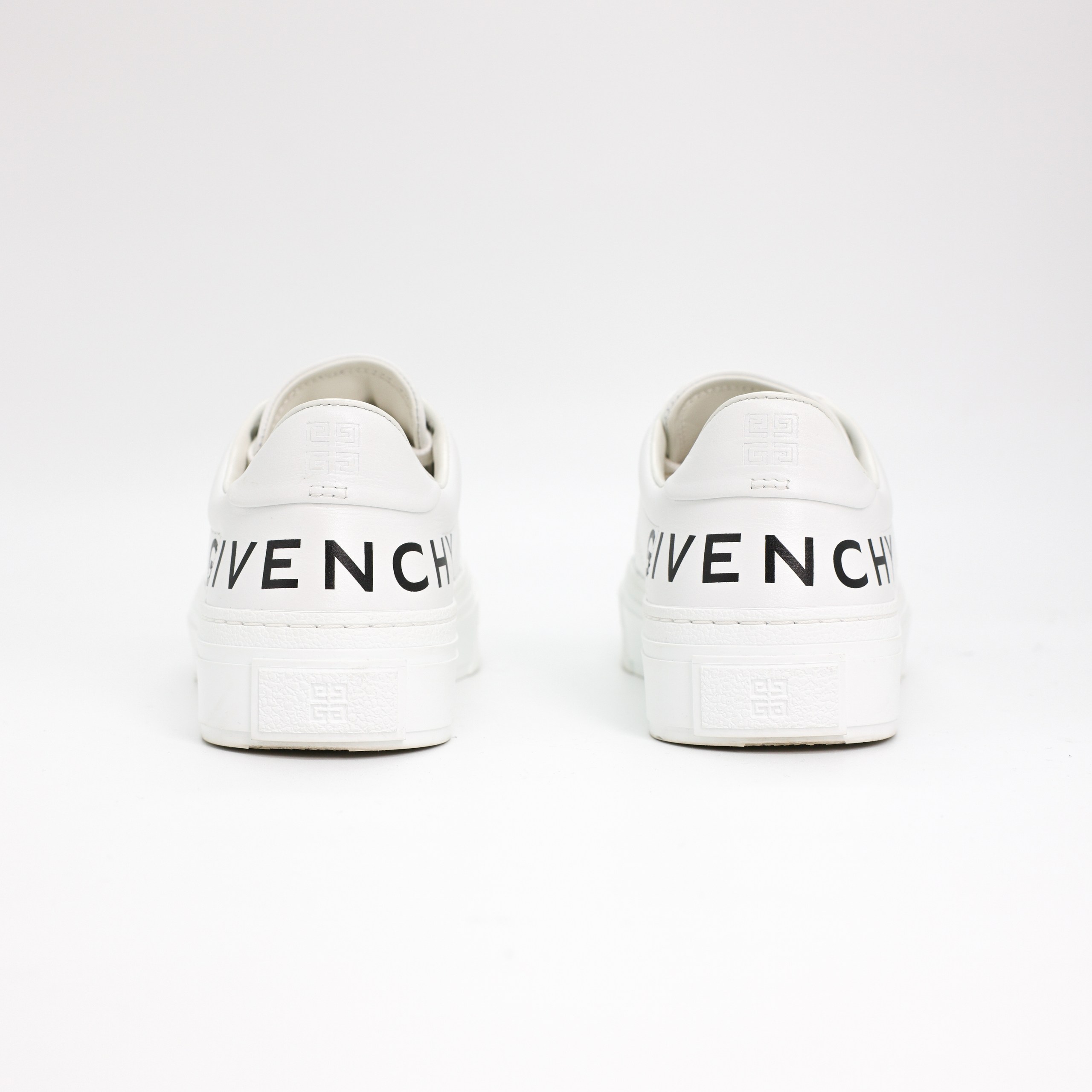 GIVENCHY